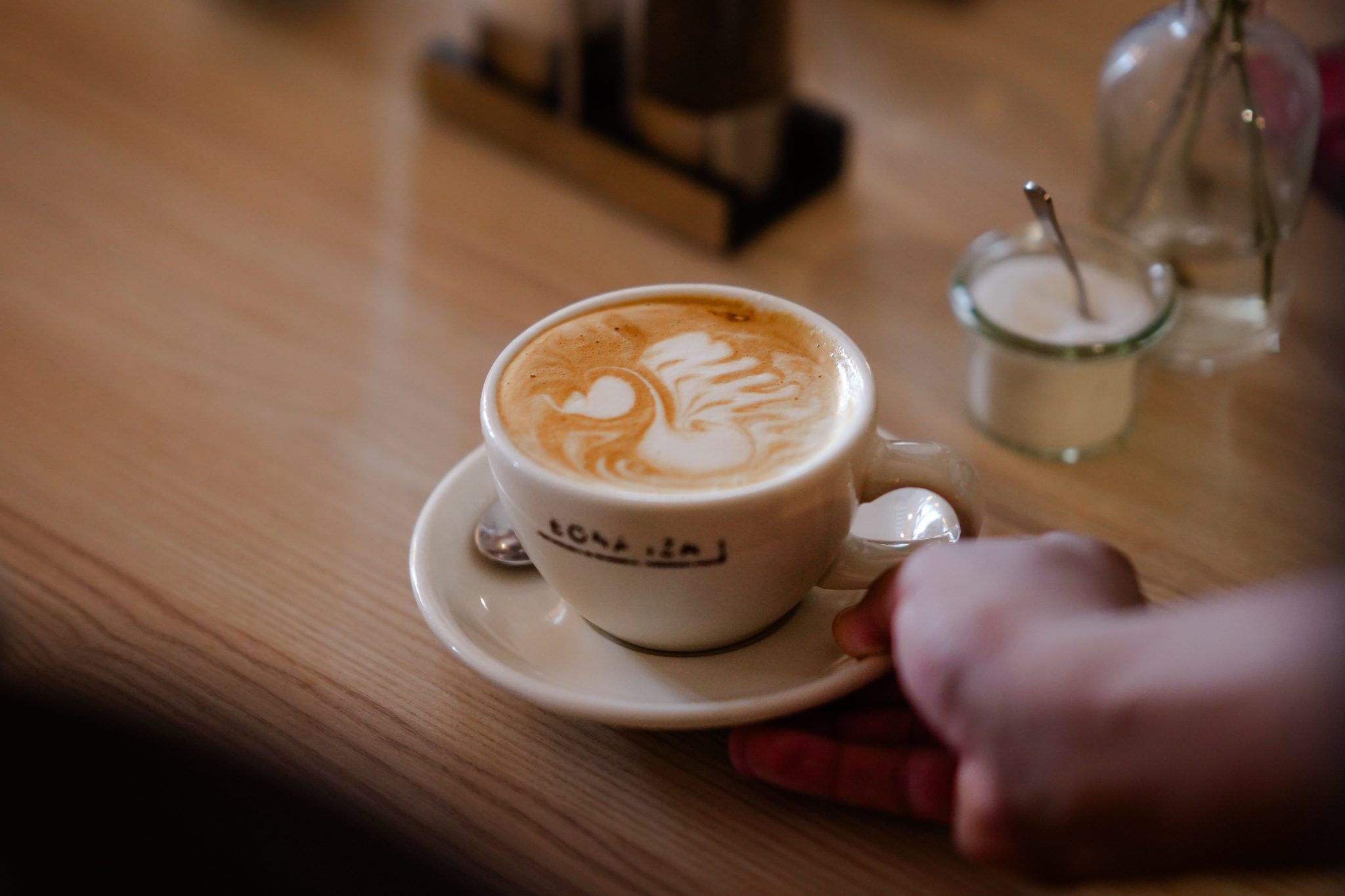 Cappuccino mit Latte Art bei die Stulle in Berlin-Charlottenburg